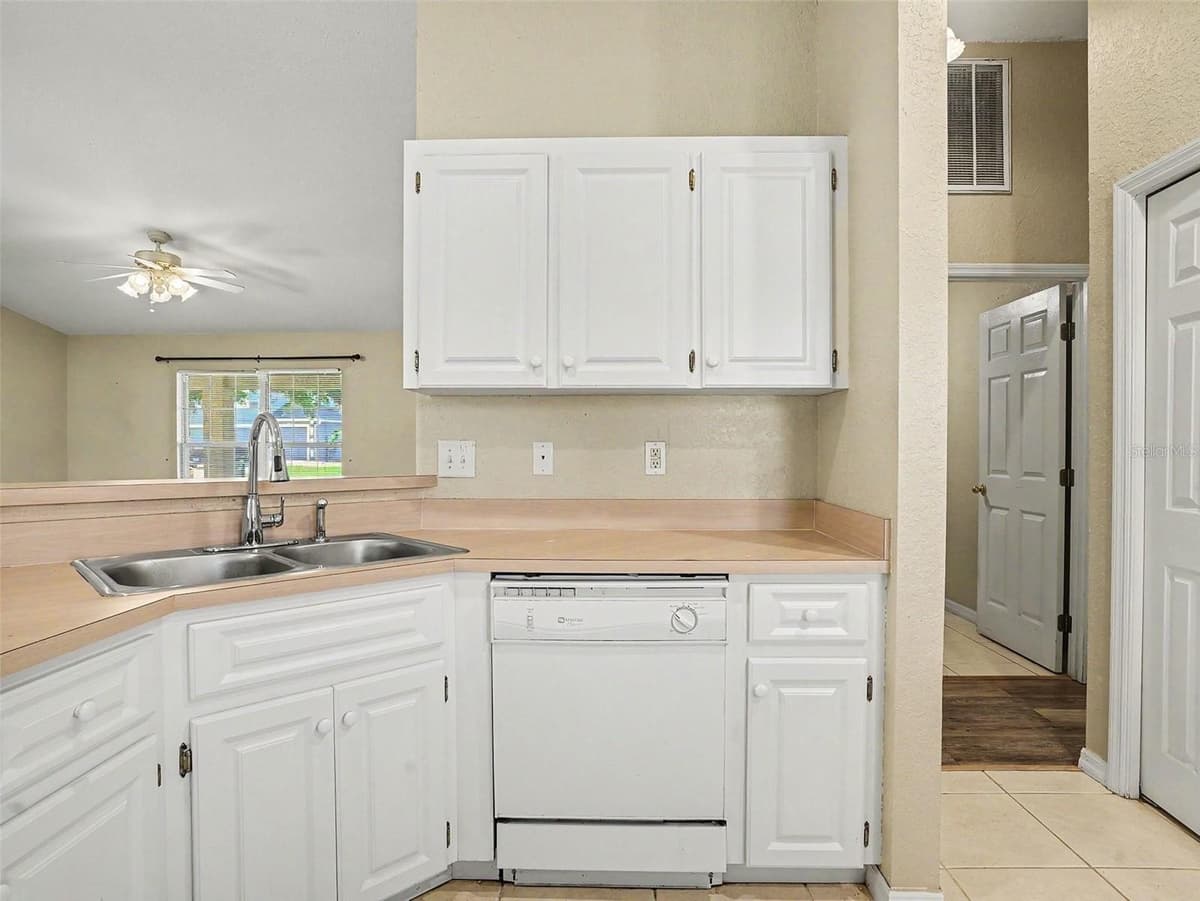 121 SHADDOCK DRIVE — photo 11 of 32