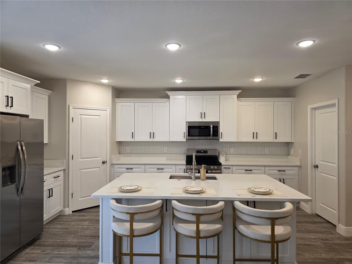13909 ARBOR PINES DRIVE — photo 11 of 48