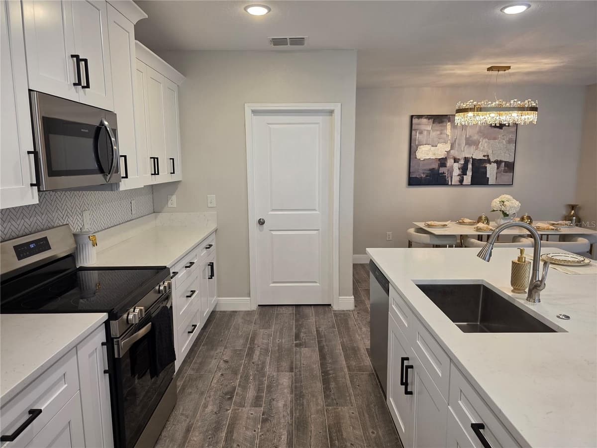 13909 ARBOR PINES DRIVE — photo 13 of 48