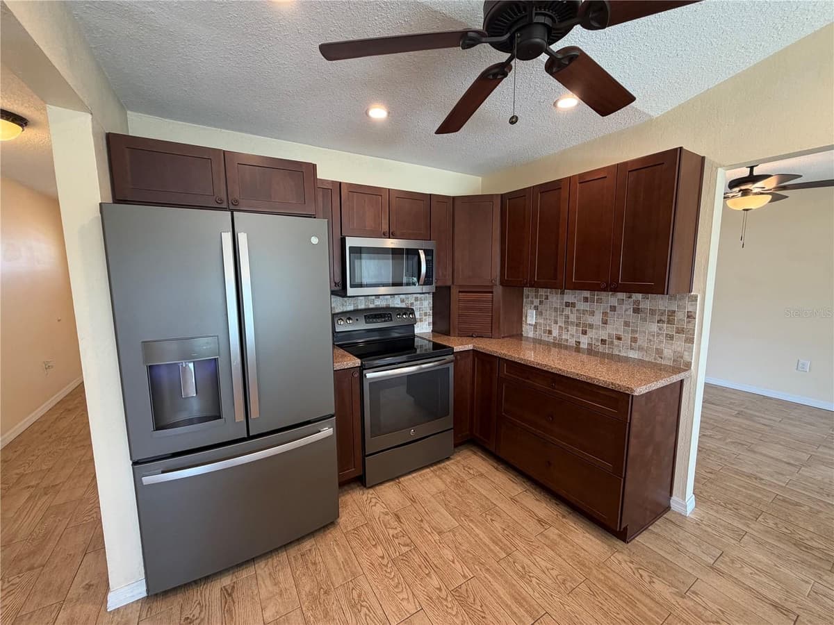 4573 BAYRIDGE COURT — photo 17 of 43