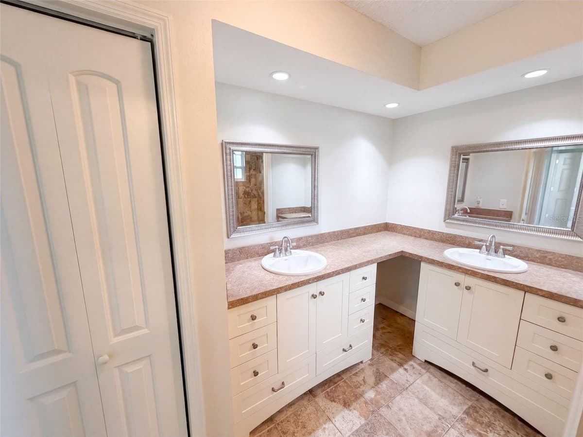 4573 BAYRIDGE COURT — photo 28 of 43