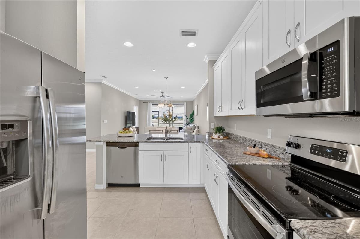 13737 MESSINA LOOP — photo 8 of 30