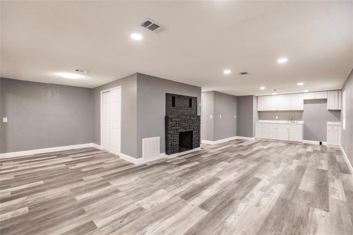4371 GUARD STREET — photo 2 of 19