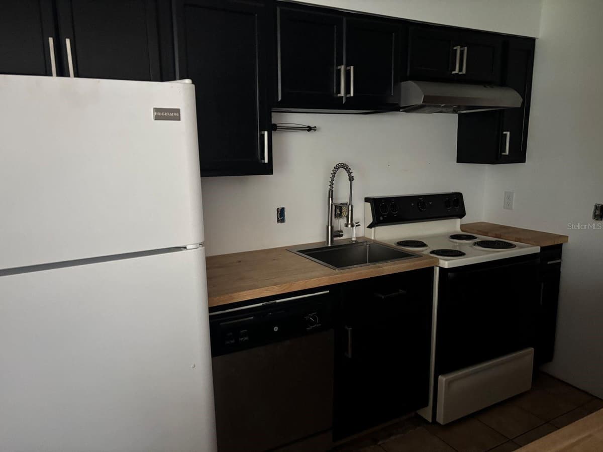 88 CEDAR ROAD — photo 4 of 9