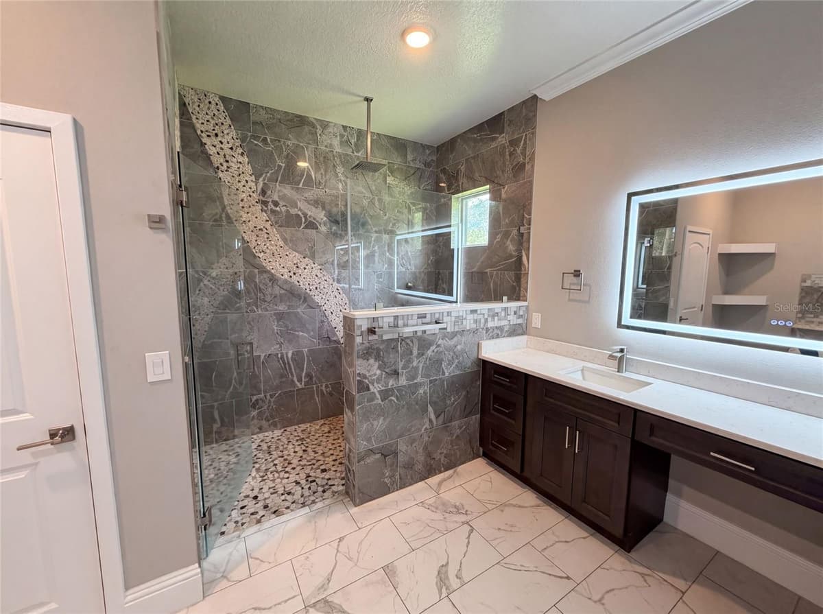 20797 RACINE STREET — photo 15 of 36