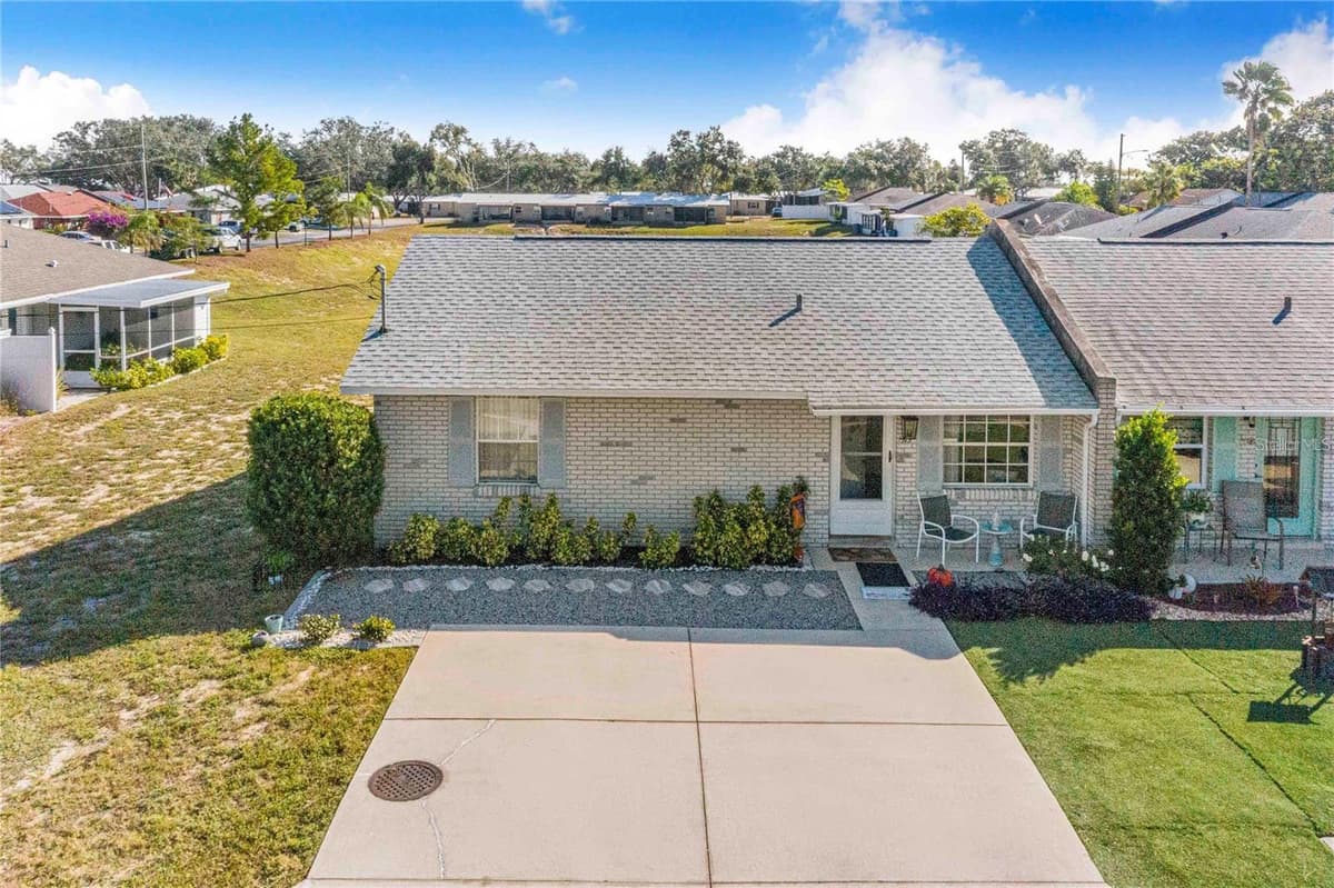 1413 THOUSAND ROSES DRIVE — photo 3 of 24