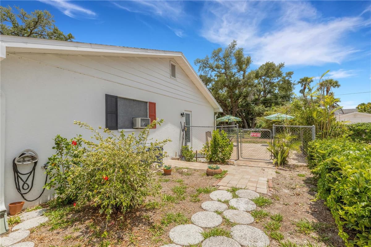 1603 PECAN STREET — photo 44 of 50