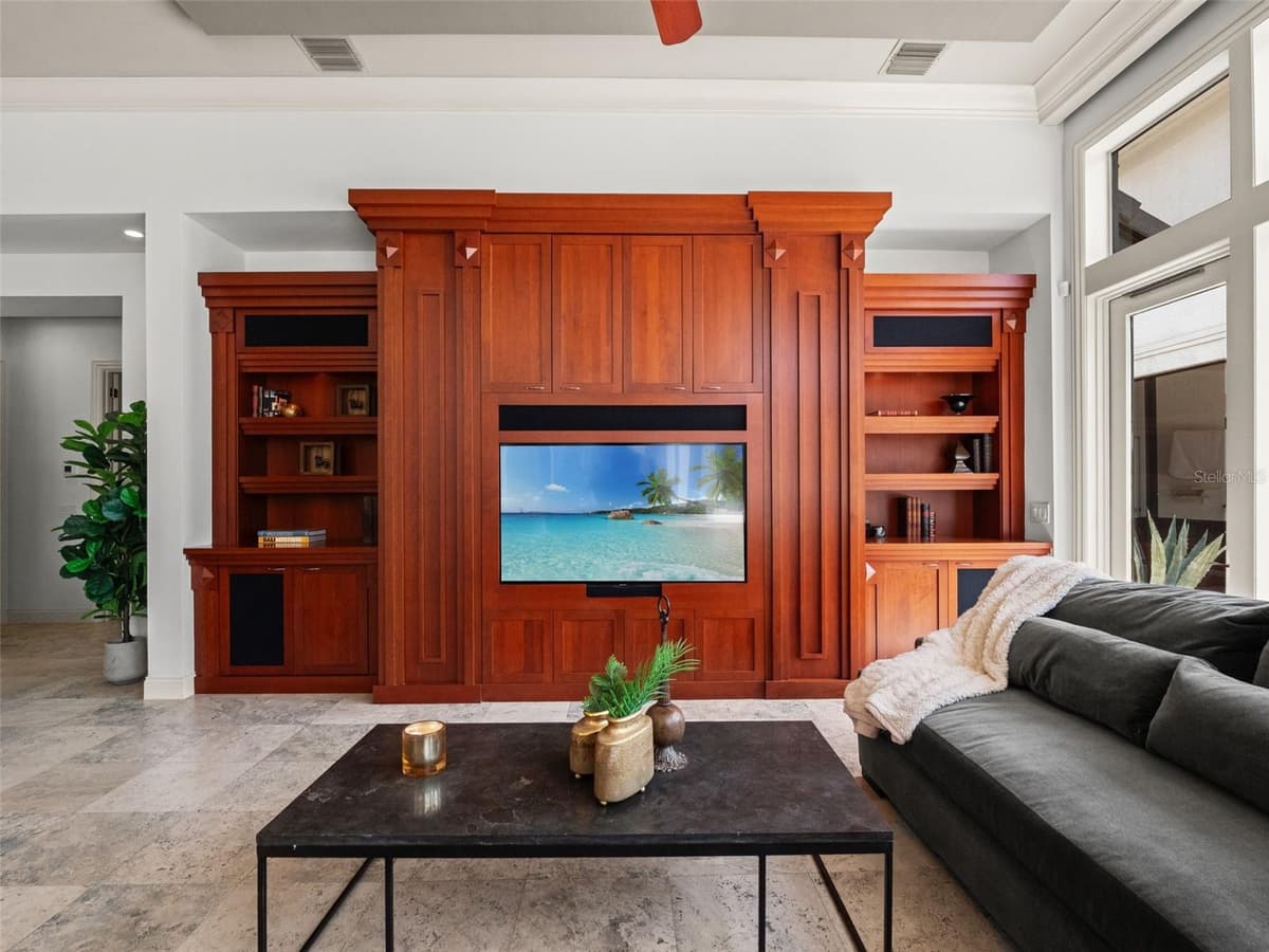 9222 SLOANE STREET — photo 31 of 100
