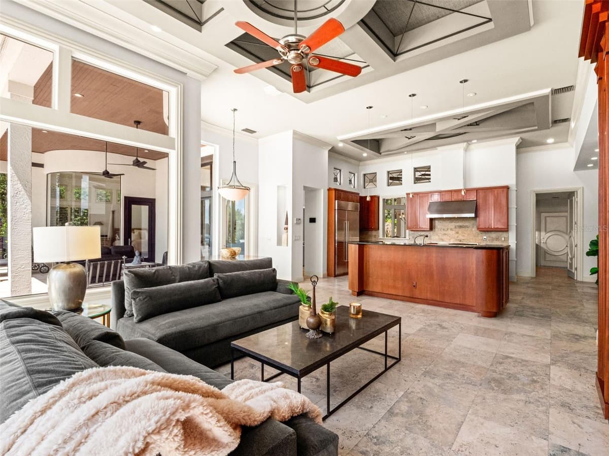 9222 SLOANE STREET — photo 33 of 100