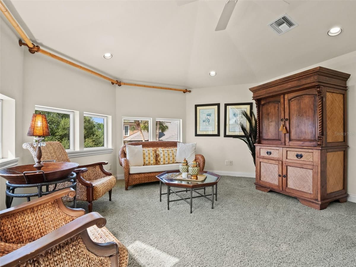 9222 SLOANE STREET — photo 83 of 100