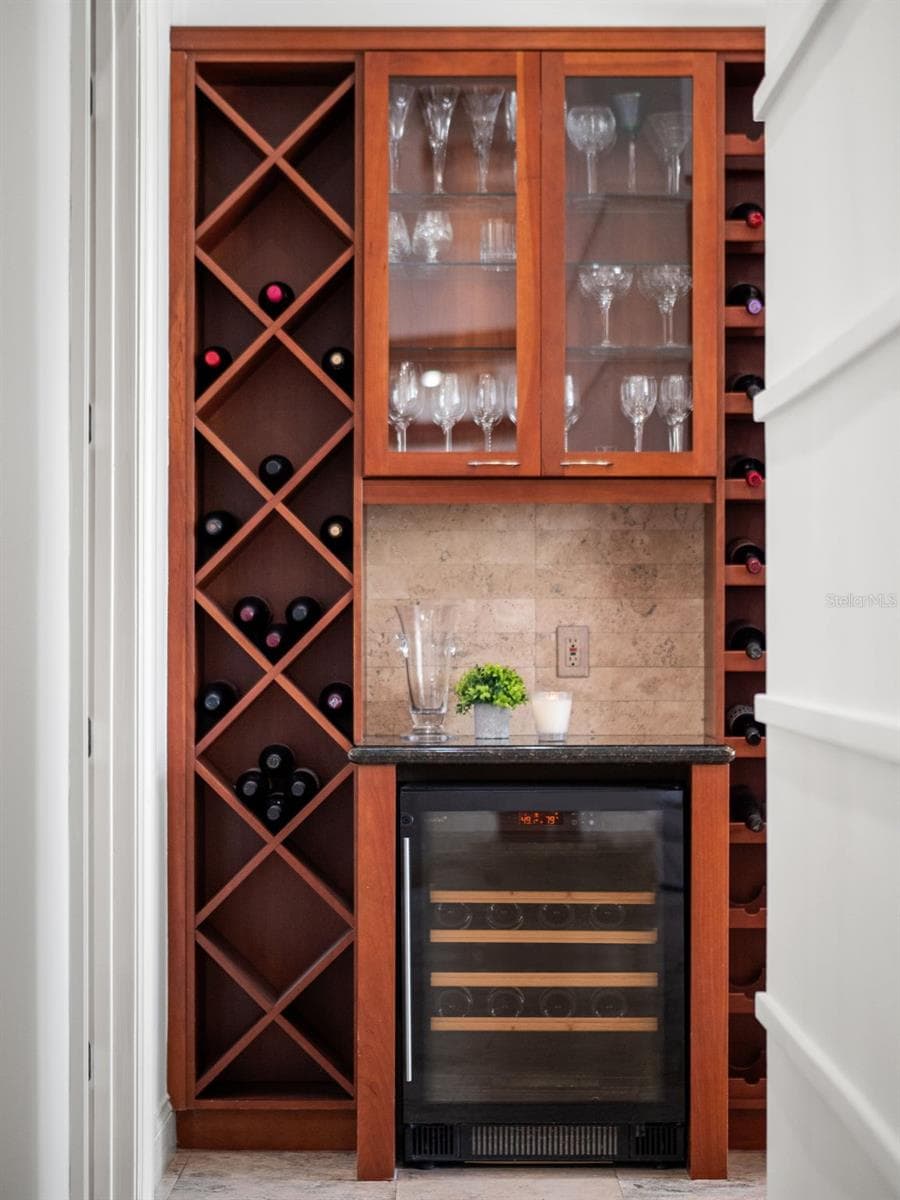 9222 SLOANE STREET — photo 19 of 100
