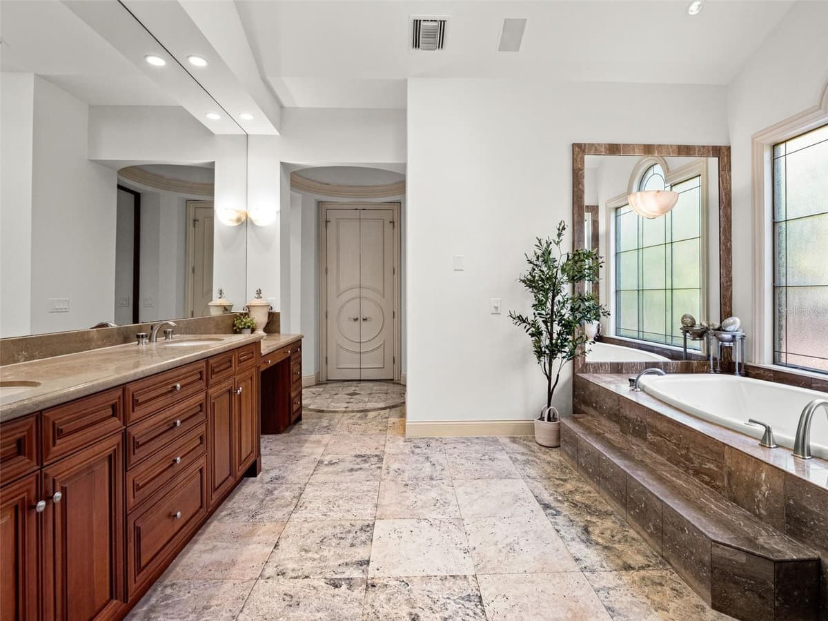 9222 SLOANE STREET — photo 43 of 100
