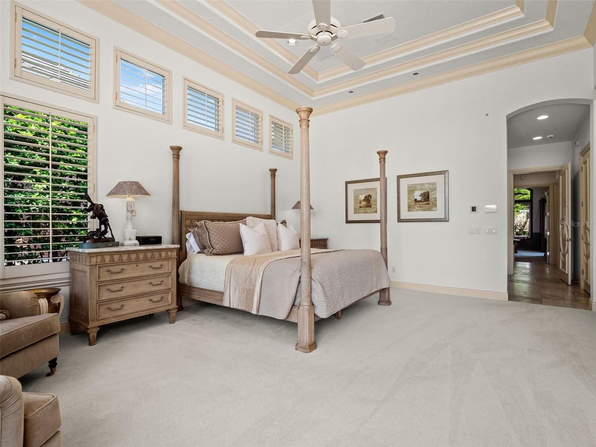 9222 SLOANE STREET — photo 36 of 100