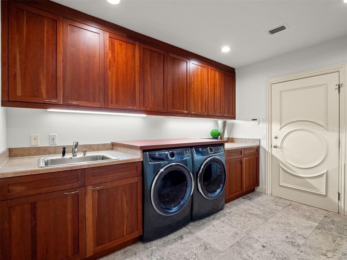 9222 SLOANE STREET — photo 53 of 100