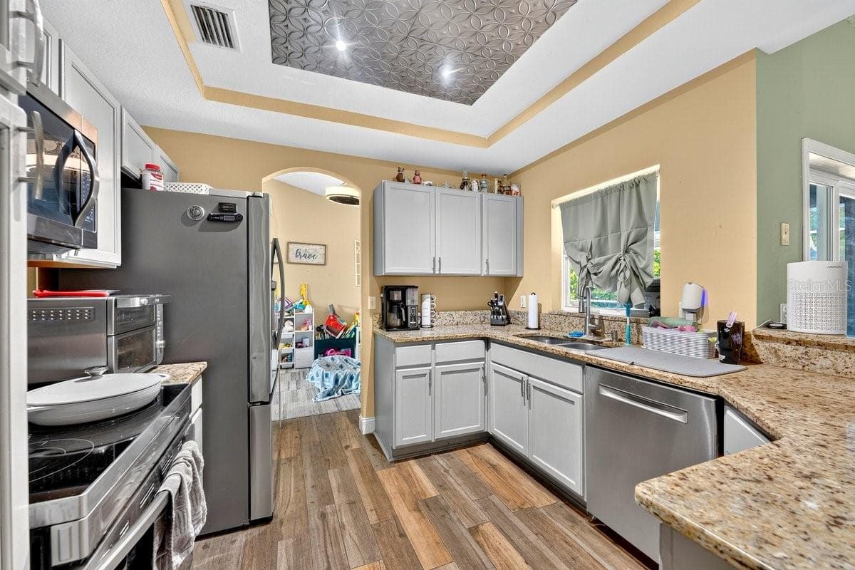 800 COLTRA LANE — photo 10 of 36