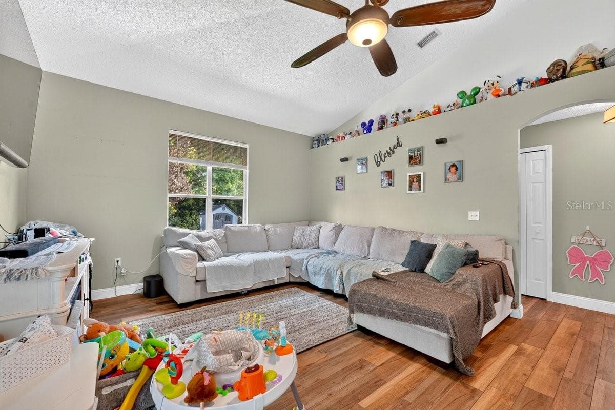 800 COLTRA LANE — photo 4 of 36