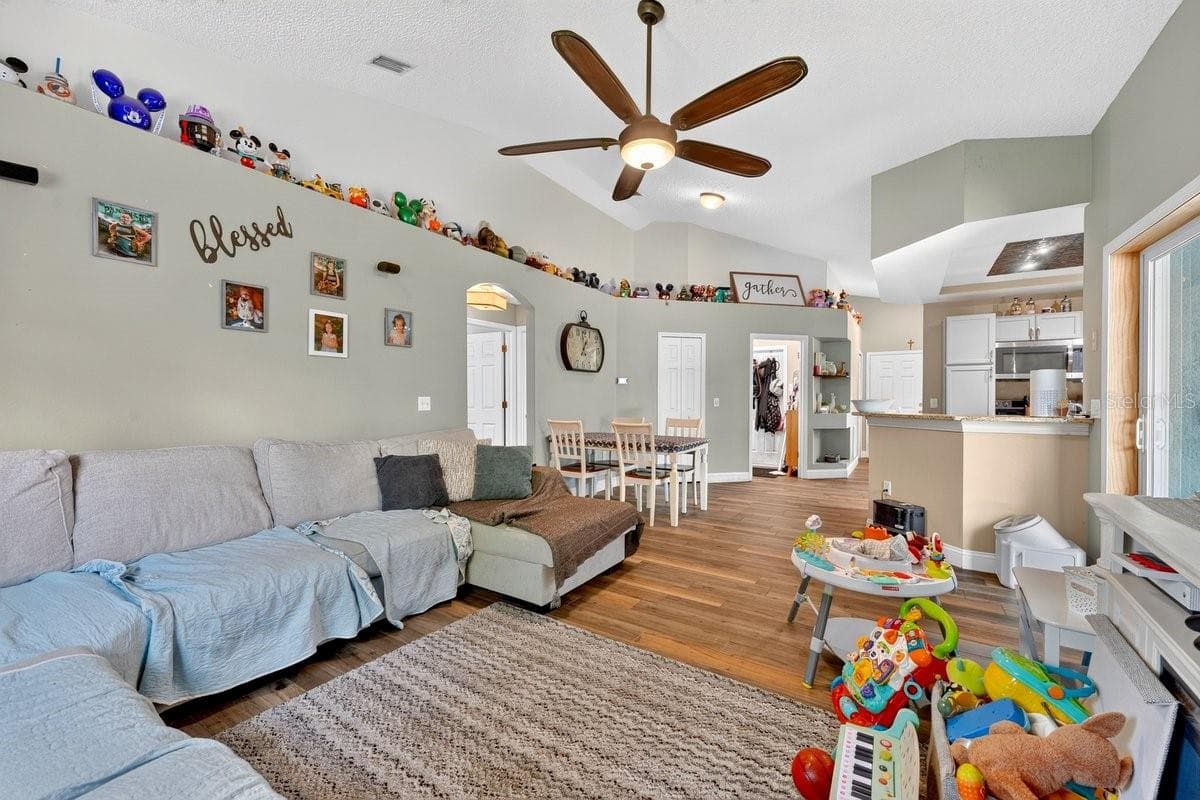 800 COLTRA LANE — photo 6 of 36