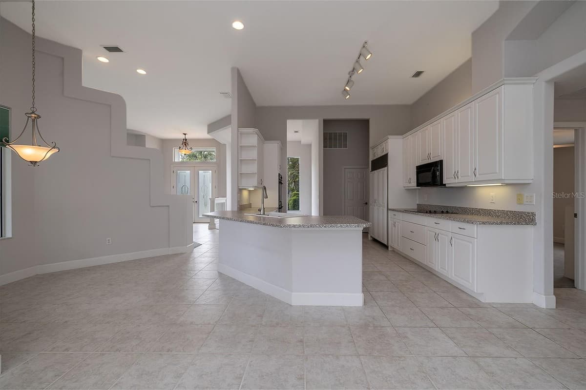 2711 JOHN ANDERSON DRIVE — photo 11 of 54
