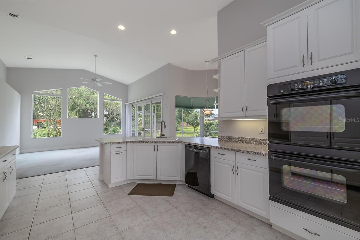 2711 JOHN ANDERSON DRIVE — photo 13 of 54