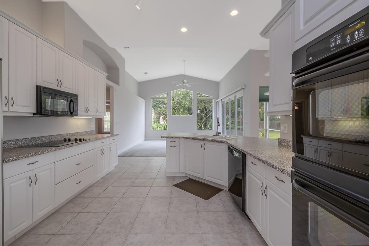 2711 JOHN ANDERSON DRIVE — photo 15 of 54