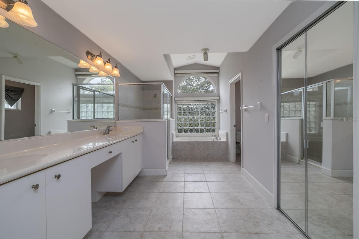 2711 JOHN ANDERSON DRIVE — photo 18 of 54