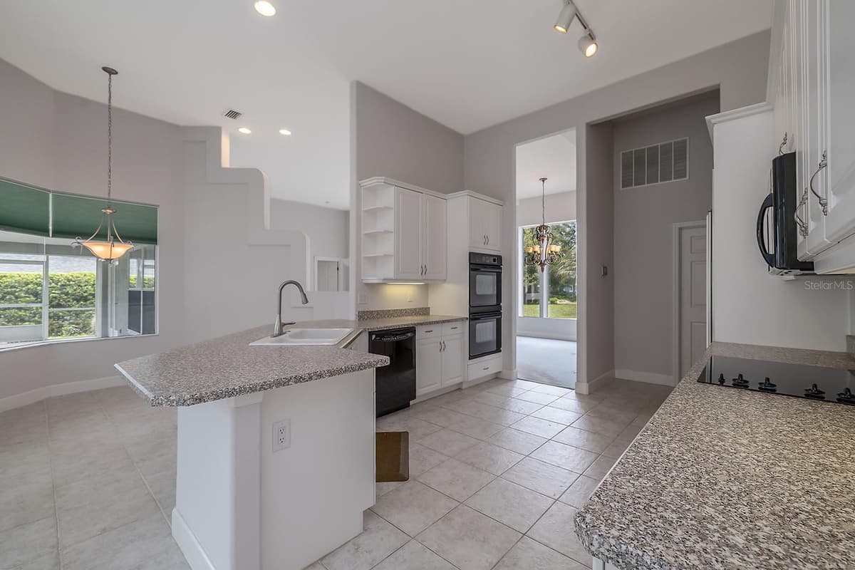 2711 JOHN ANDERSON DRIVE — photo 12 of 54