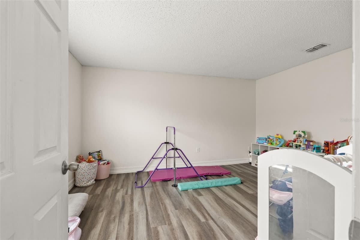 2253 WHITEWOOD AVENUE — photo 18 of 58