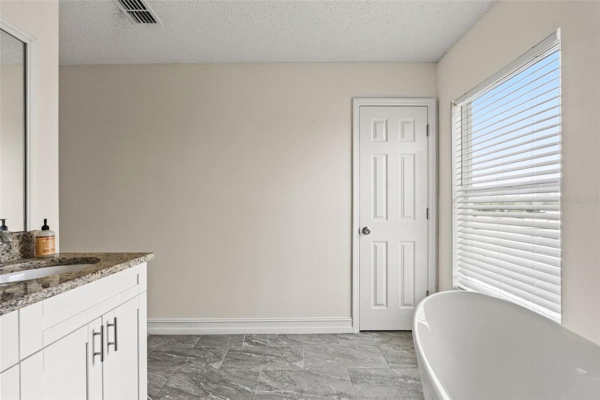 2253 WHITEWOOD AVENUE — photo 44 of 58