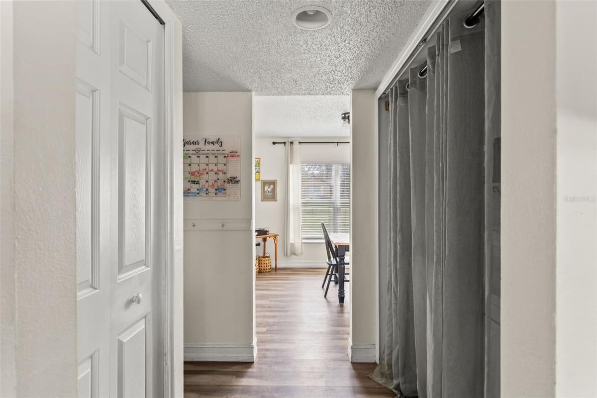2253 WHITEWOOD AVENUE — photo 4 of 58