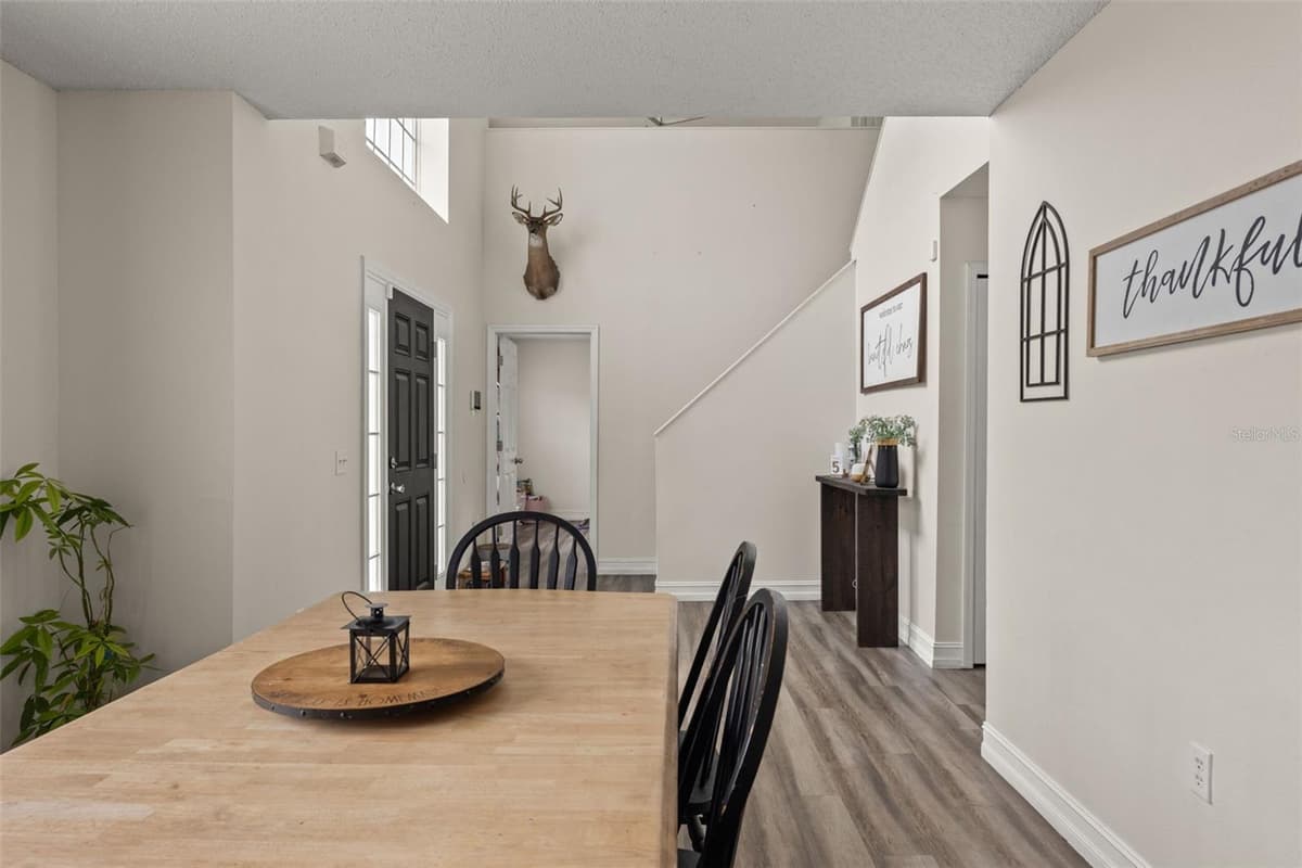 2253 WHITEWOOD AVENUE — photo 10 of 58