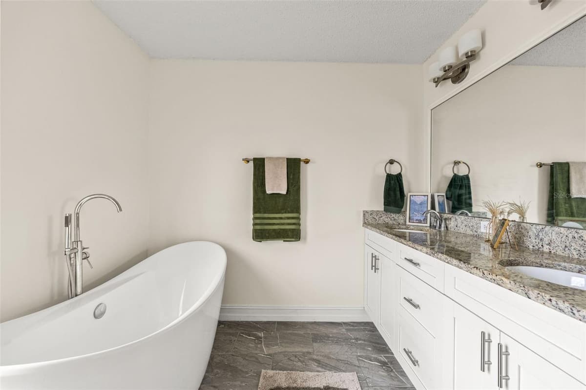 2253 WHITEWOOD AVENUE — photo 39 of 58
