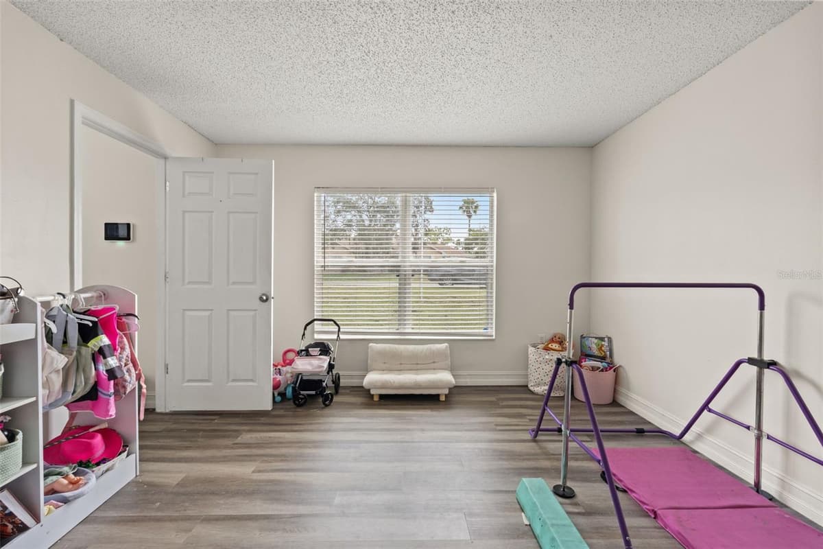 2253 WHITEWOOD AVENUE — photo 15 of 58