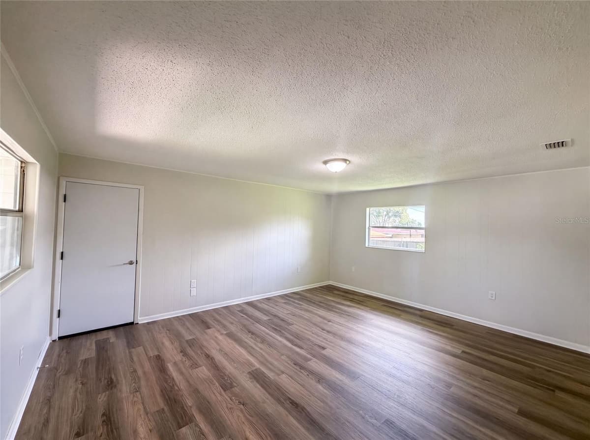 4918 DENISE AVENUE — photo 9 of 18