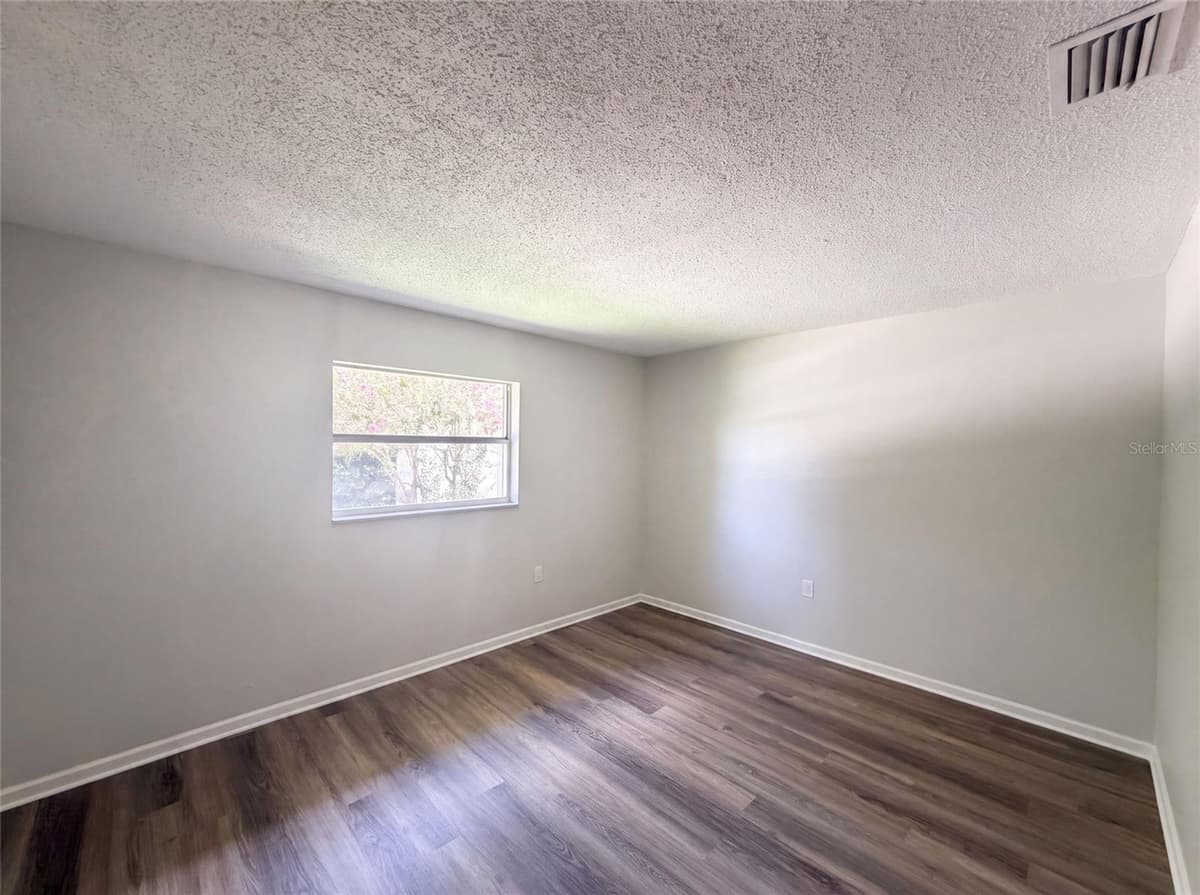 4918 DENISE AVENUE — photo 12 of 18