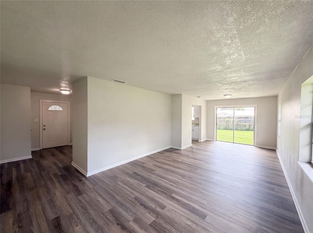 4918 DENISE AVENUE — photo 3 of 18
