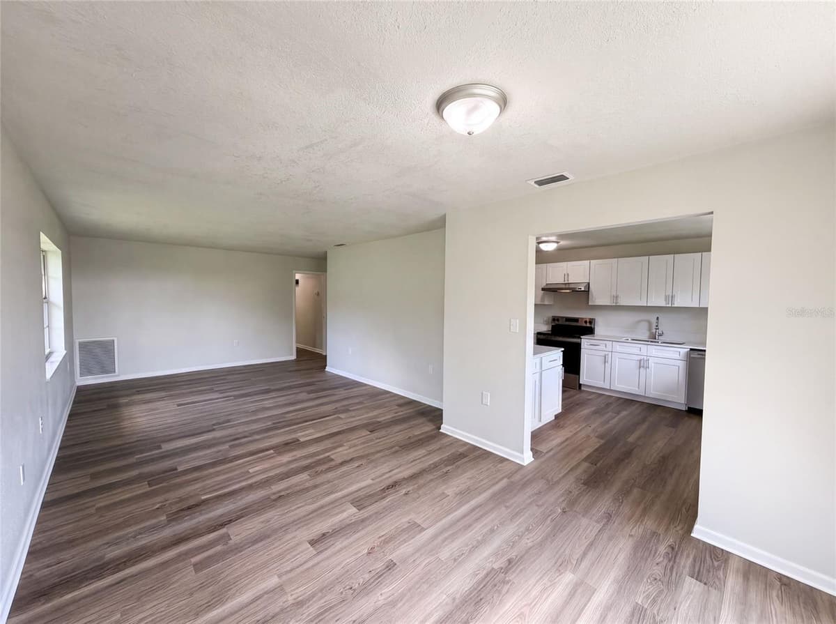 4918 DENISE AVENUE — photo 8 of 18