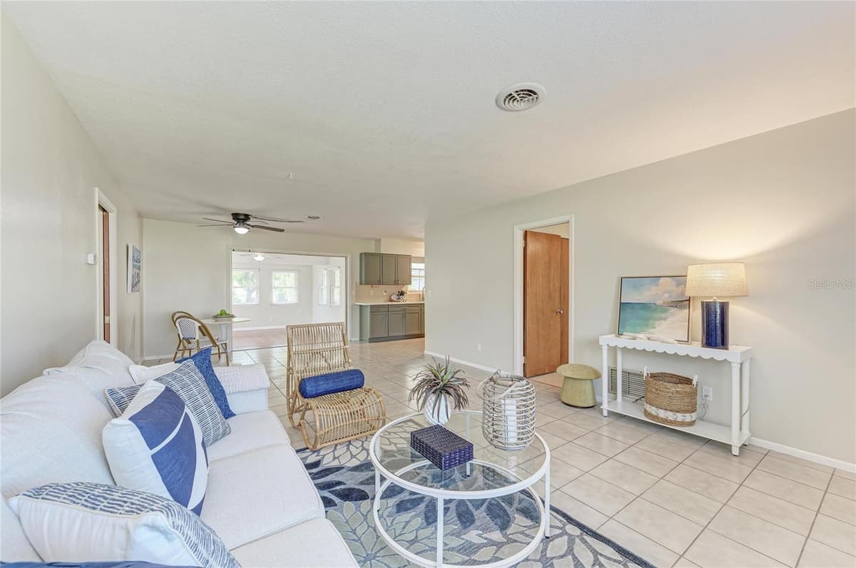 1507 VENICE BOULEVARD — photo 10 of 30