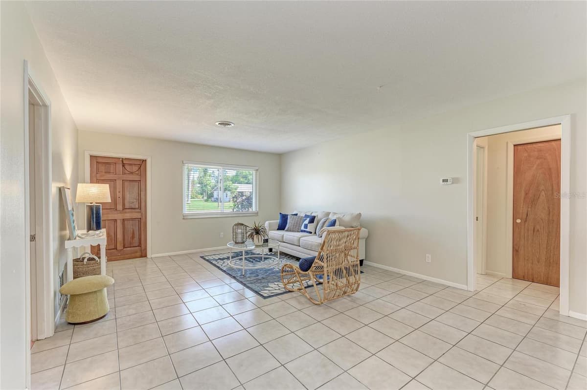 1507 VENICE BOULEVARD — photo 9 of 30