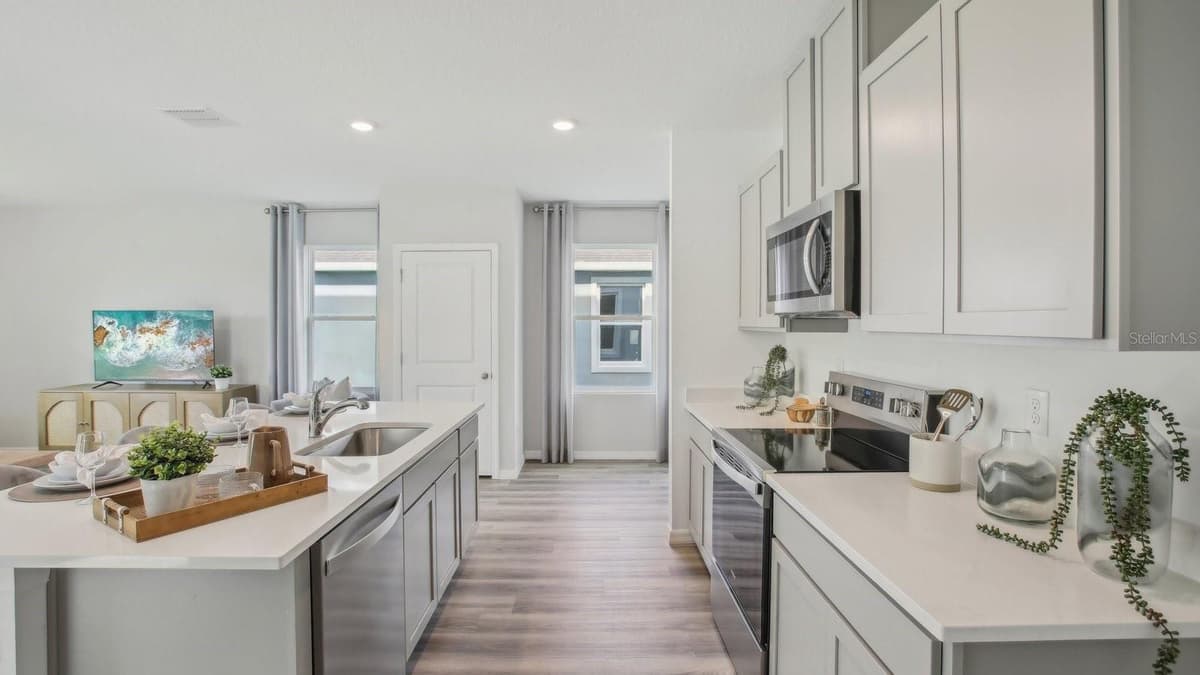 7026 FLINT CREEK DRIVE — photo 10 of 36
