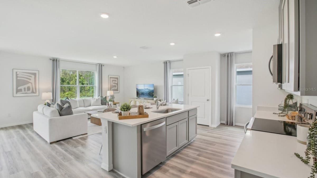 7026 FLINT CREEK DRIVE — photo 11 of 36