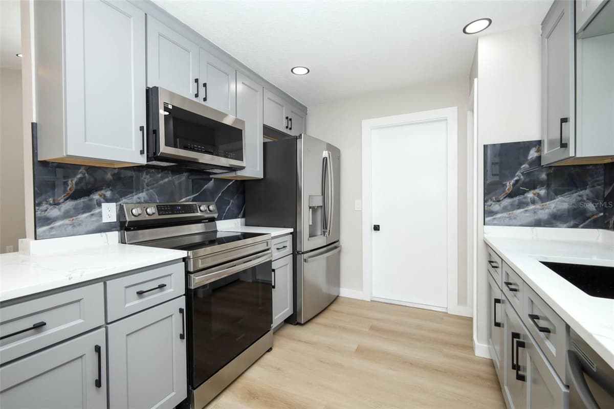 761 ROBINHOOD DRIVE — photo 4 of 39