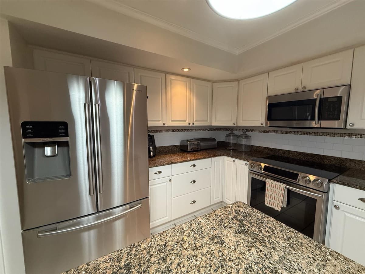 8004 BELTREES COURT — photo 10 of 19