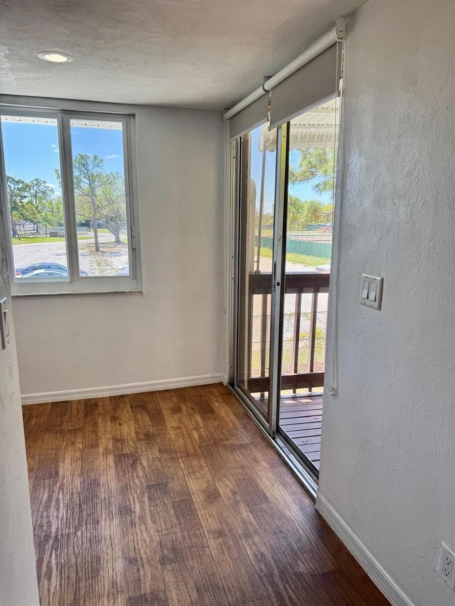22481 WESTCHESTER BOULEVARD — photo 8 of 28