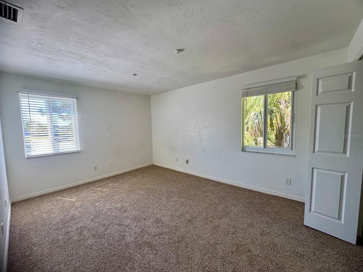 22481 WESTCHESTER BOULEVARD — photo 15 of 28