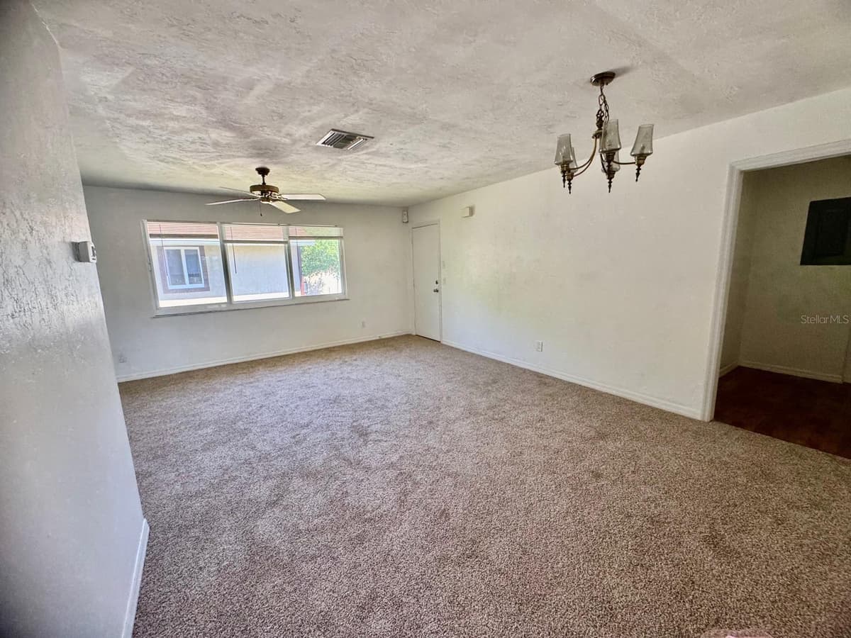 22481 WESTCHESTER BOULEVARD — photo 6 of 28
