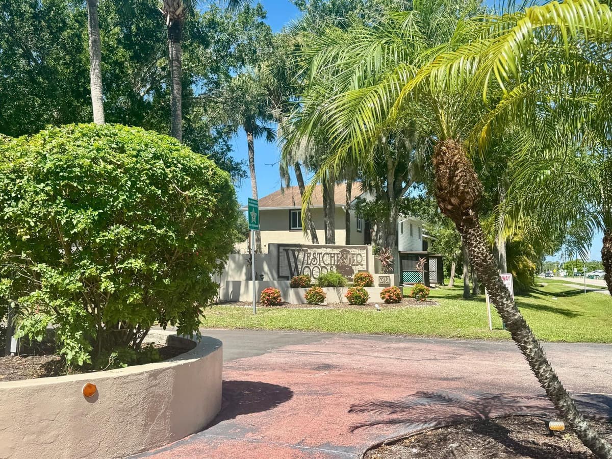 22481 WESTCHESTER BOULEVARD — photo 4 of 28