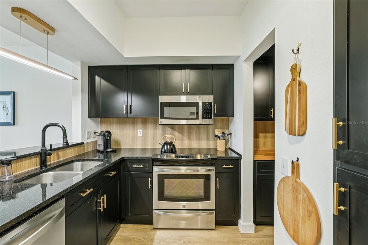 322 CENTRAL BOULEVARD — photo 13 of 35