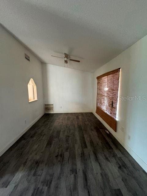 2602 GRAMERCY DRIVE — photo 6 of 17
