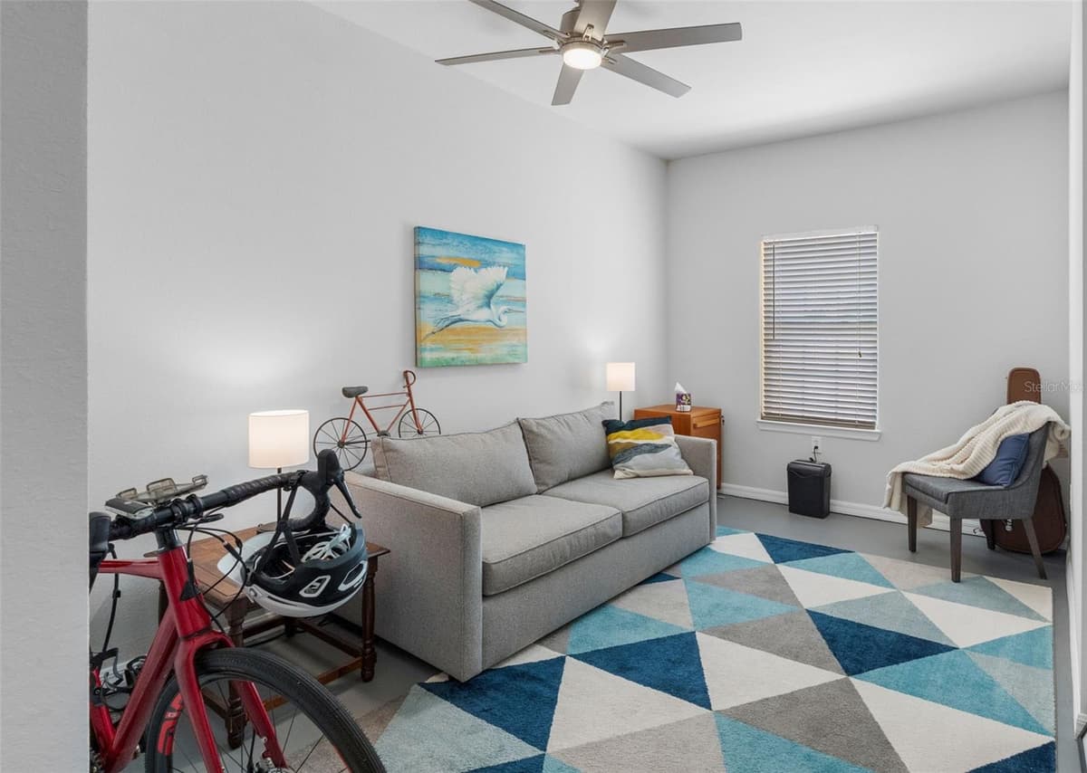 100 4TH AVENUE — photo 16 of 37