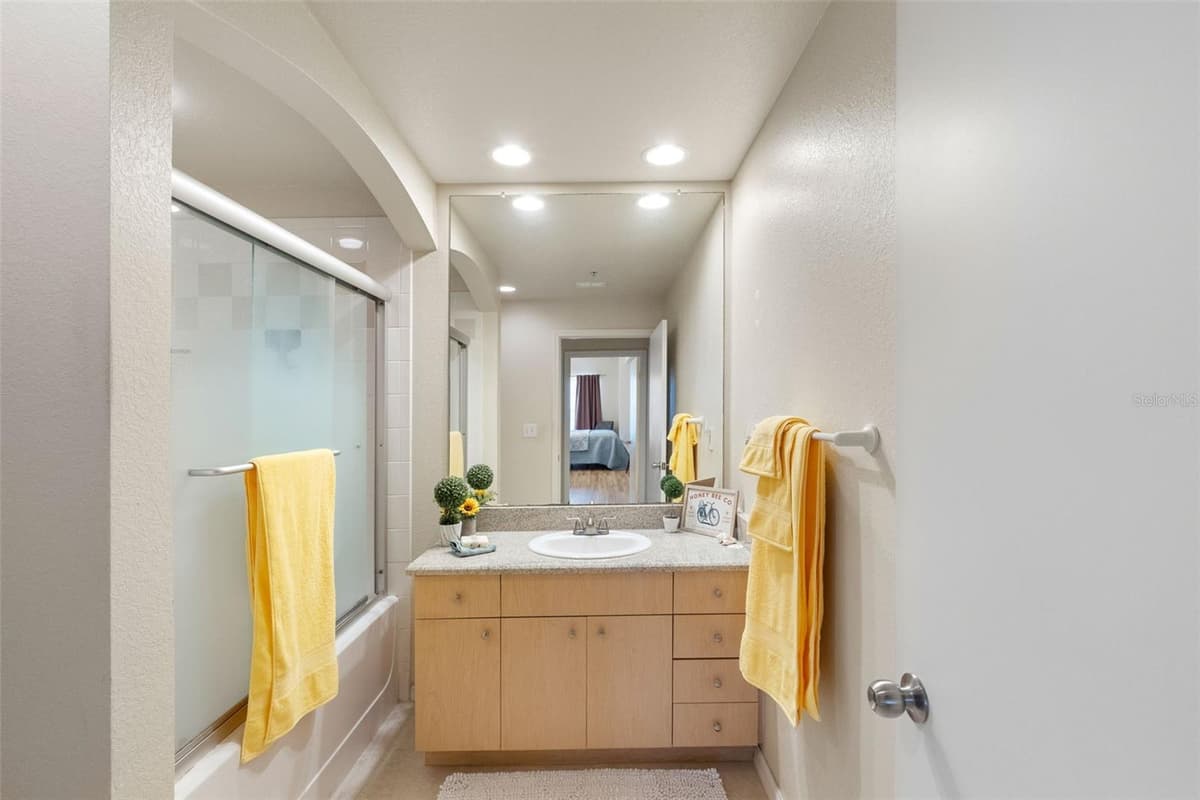 100 4TH AVENUE — photo 14 of 37